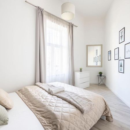 Deluxe Central Grand Residence W/ 5 Bedrms Budapest Bagian luar foto